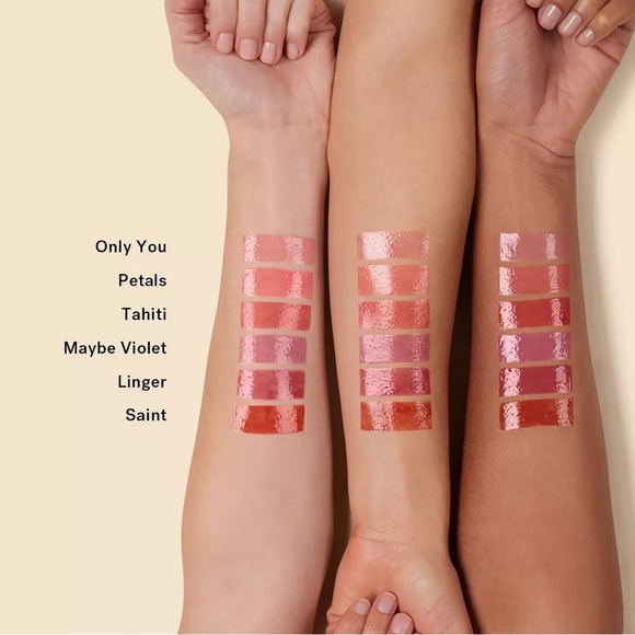 3/$50 💫 ILIA
Balmy Gloss Tinted Lip Oil in Petals - Picture 2 of 7